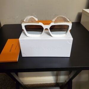 Louis vuitton sun glasses